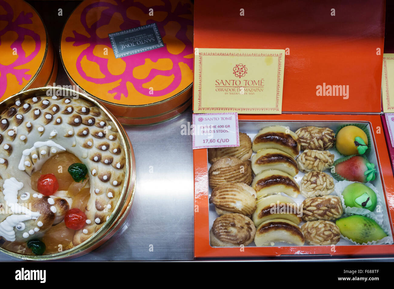 Toledo Spagna,Europa,spagnolo,latino ispanico Latino etnia immigranti  minoritari, Plaza de Zocodover,Pasteleria Santo Tomé,pasticceria,marzapane  Foto stock - Alamy