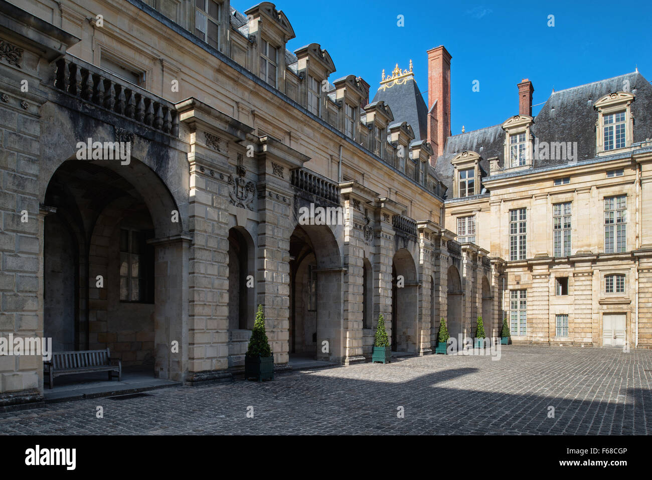 Fontainebleau, Francia - 16 Agosto 2015 : vista esterna del Palazzo Fontainebleau ( Chateau de Fontainebleau ). Foto Stock