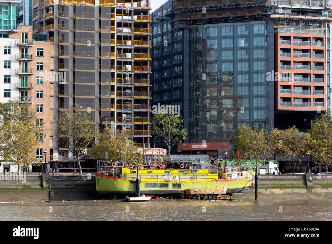 Il Dock Tamesis pub galleggiante sul Fiume Tamigi, Lambeth, Londra Foto Stock