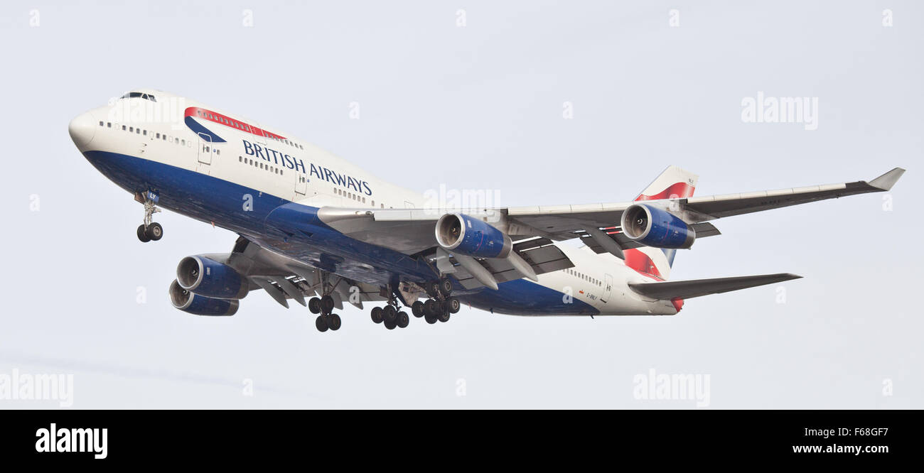 British Airways Boeing 747 jumbo getto G-BNLY venuta in terra a Londra Heathrow Airport LHR Foto Stock