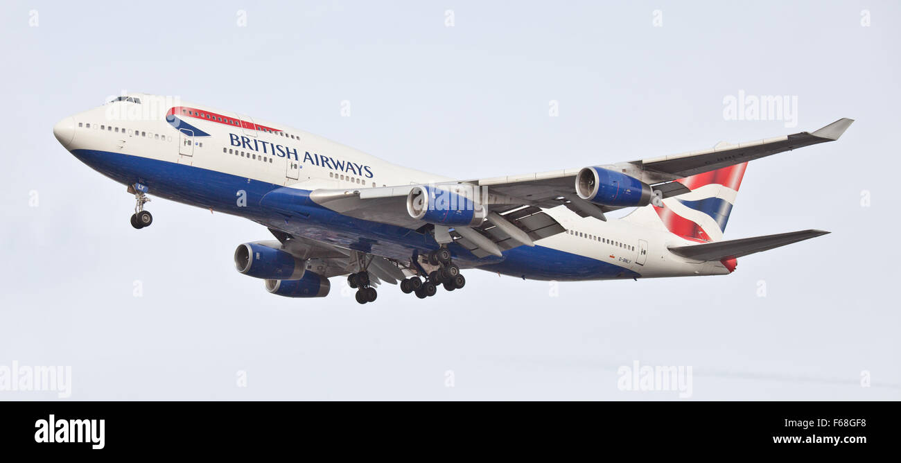 British Airways Boeing 747 jumbo getto G-BNLY venuta in terra a Londra Heathrow Airport LHR Foto Stock