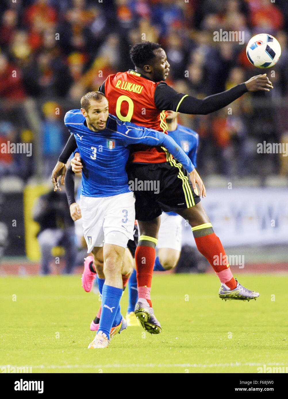 Stade Roi Baudouin, Bruxelles Belgio 13.11.2015, l'UEFA Football Team nazionali friendly, 6° giornata, Belgio vs. Italia 3:1 ----- Giorgio Chiellini (Italien), Romelu Lukaku (Belgien) Credito: kolvenbach/Alamy Live News Foto Stock