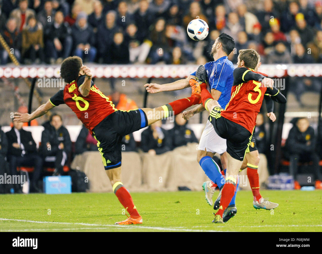 Stade Roi Baudouin, Bruxelles Belgio 13.11.2015, l'UEFA Football Team nazionali friendly, 6° giornata, Belgio vs. Italia 3:1 ----- v.li.: Axel Witsel (Belgien), Graziano Pelle (Italien), Nicolas Lombaerts (Belgien) Credito: kolvenbach/Alamy Live News Foto Stock