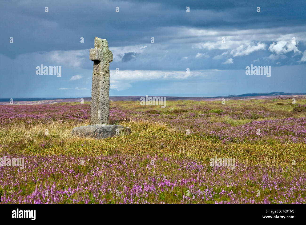 Il vecchio ralph cross westerdale moor North York Moors National Park North Yorkshire England Regno Unito Foto Stock