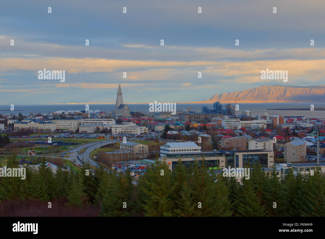 Una vista di Reykjavik dal palazzo Perlan Foto Stock