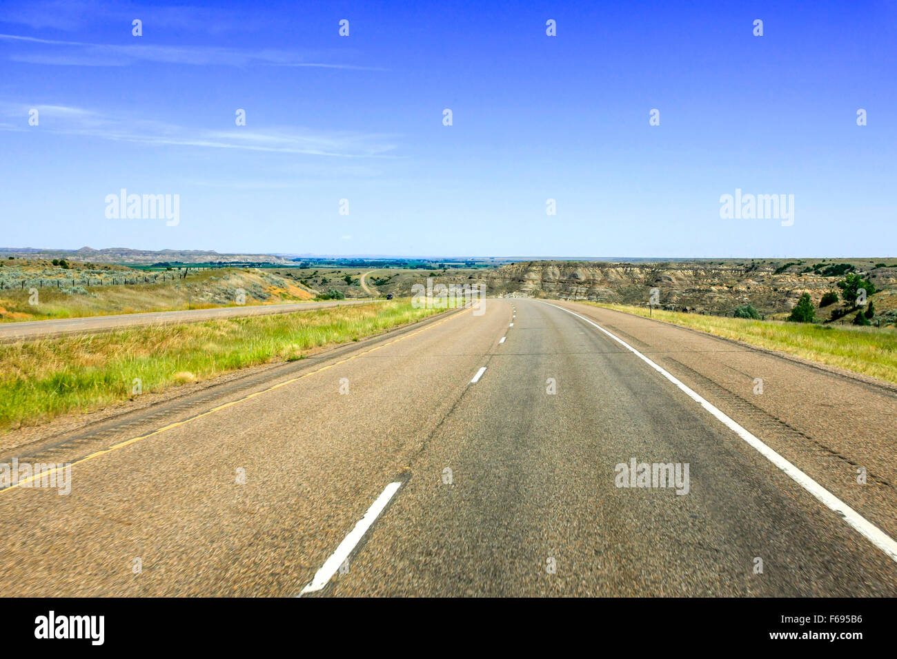 Interstate 94 in North Dakota, forse una delle strade più dritte in America Foto Stock