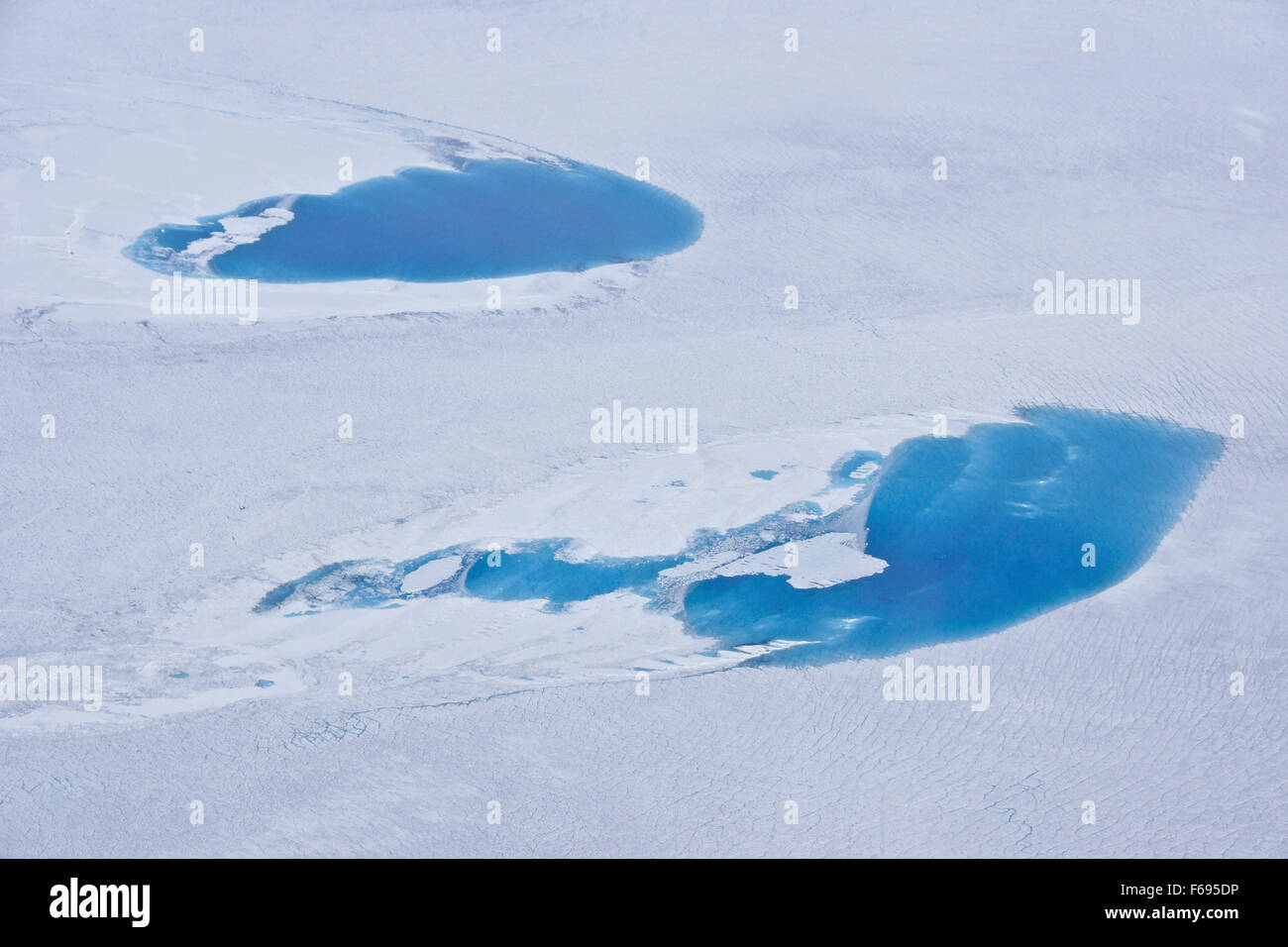 Vista aerea di laghi glaciali sui ghiacciai della Groenlandia Foto Stock