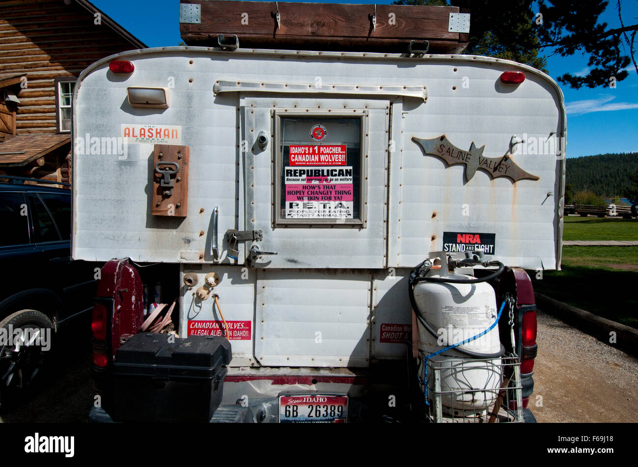 A destra adesivi per paraurti sul retro di un camion camper da Idaho Foto Stock