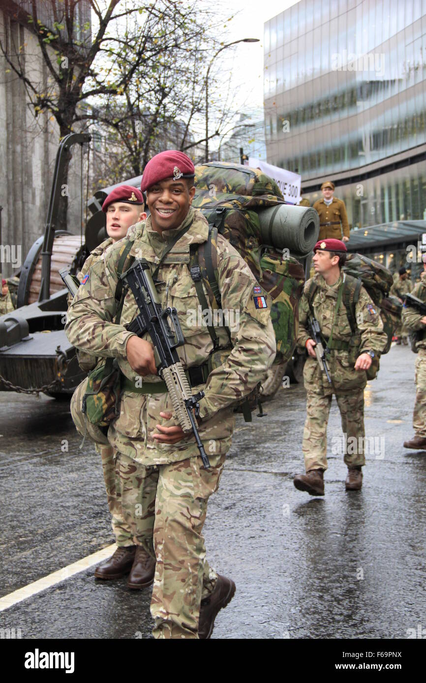 Reggimento paracadutisti soldati al Sindaco della città di Londra parade 2015 Foto Stock