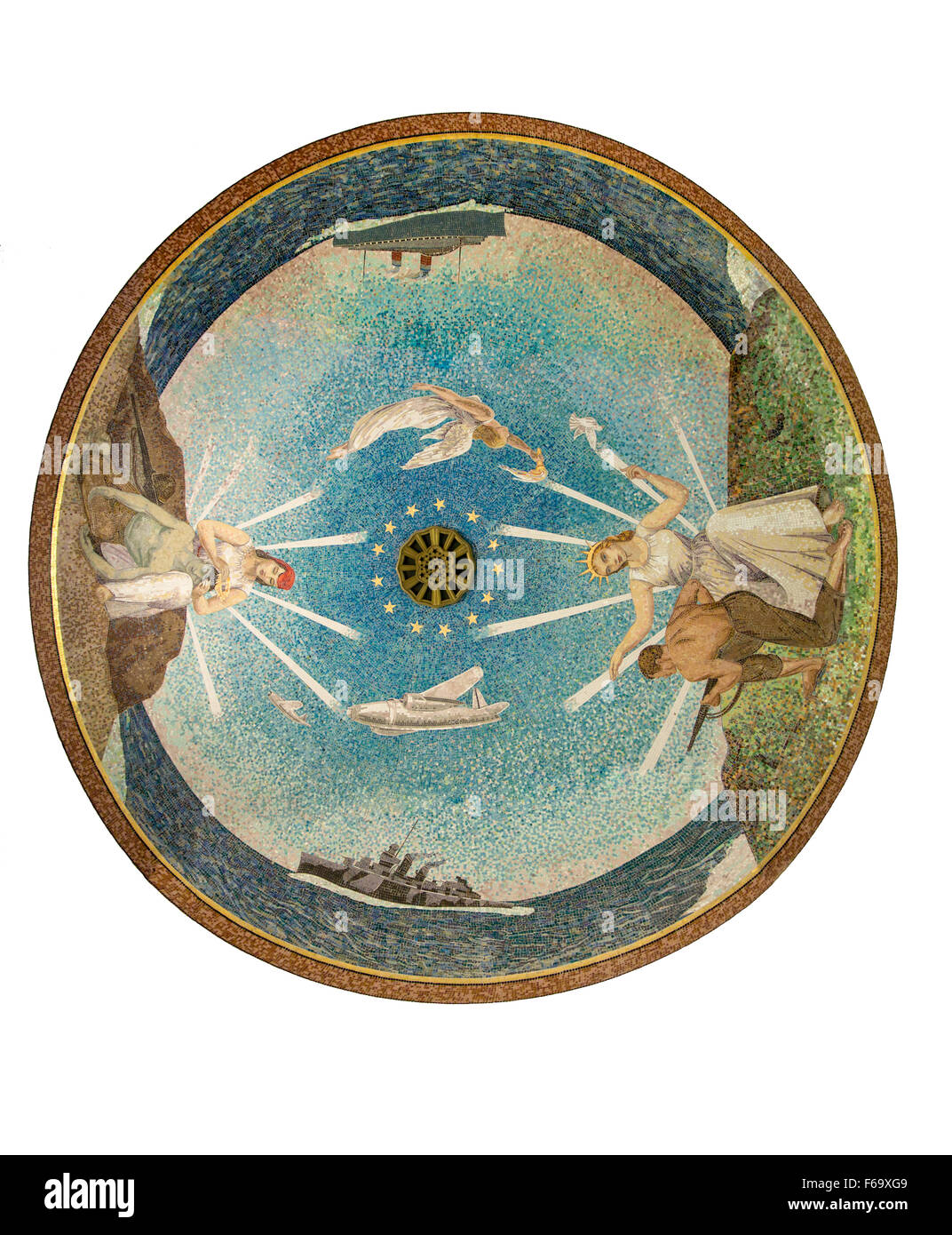 Dettaglio del mosaico decorativo soffitto della cappella del cimitero americano in Normandia, Francia, su sfondo bianco Foto Stock