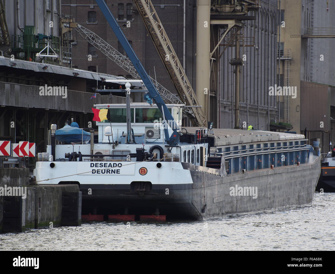 La Deseado, una nave costruita nel 1970 con ENI 06000175, si trova nel porto di Anversa. Questa nave fa parte del settore della logistica e delle spedizioni, trasportando merci come petrolio, gas, carbone e cereali attraverso vie navigabili globali. Foto Stock