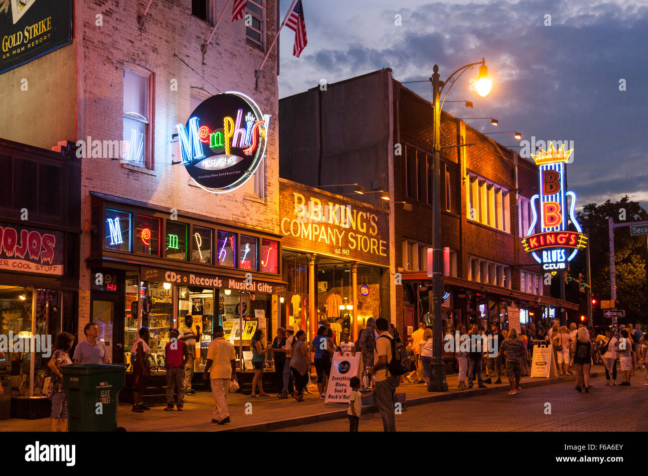 Beale Street al crepuscolo, Memphis, Tennessee, Stati Uniti d'America Foto Stock