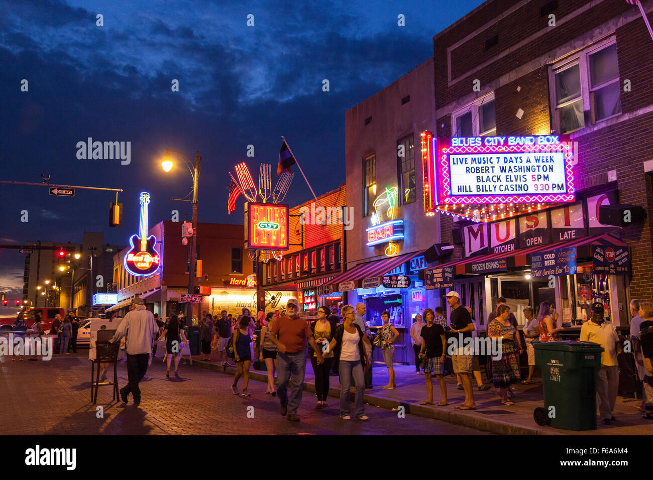 Beale Street al crepuscolo, Memphis, Tennessee, Stati Uniti d'America Foto Stock