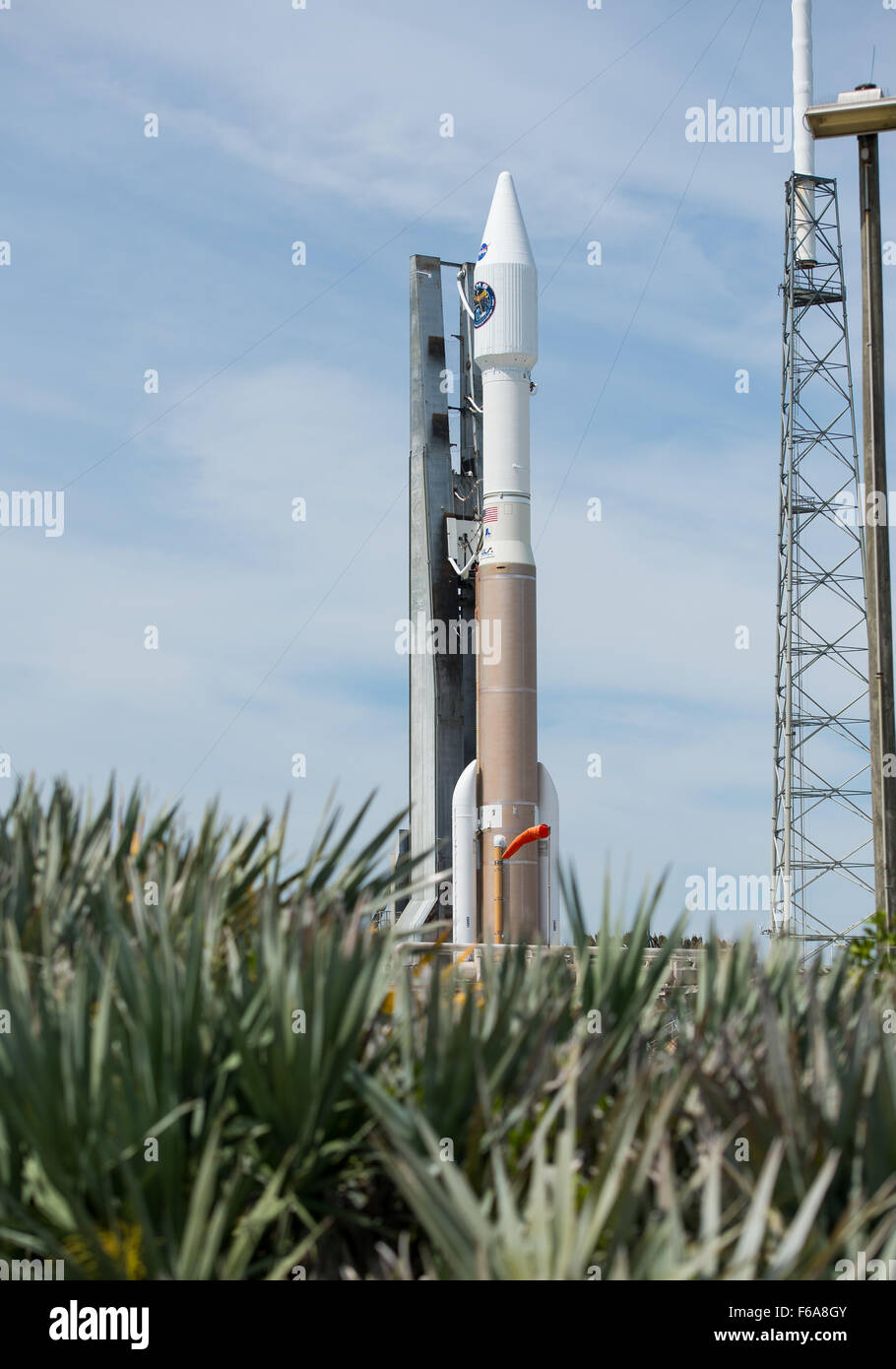 Il razzo Atlas V della United Launch Alliance viene lanciato da Cape Canaveral, trasportando la navicella Magnetospheric Multiscale (MMS) della NASA. La missione mira a studiare la riconnessione magnetica nella magnetosfera terrestre. Foto Stock