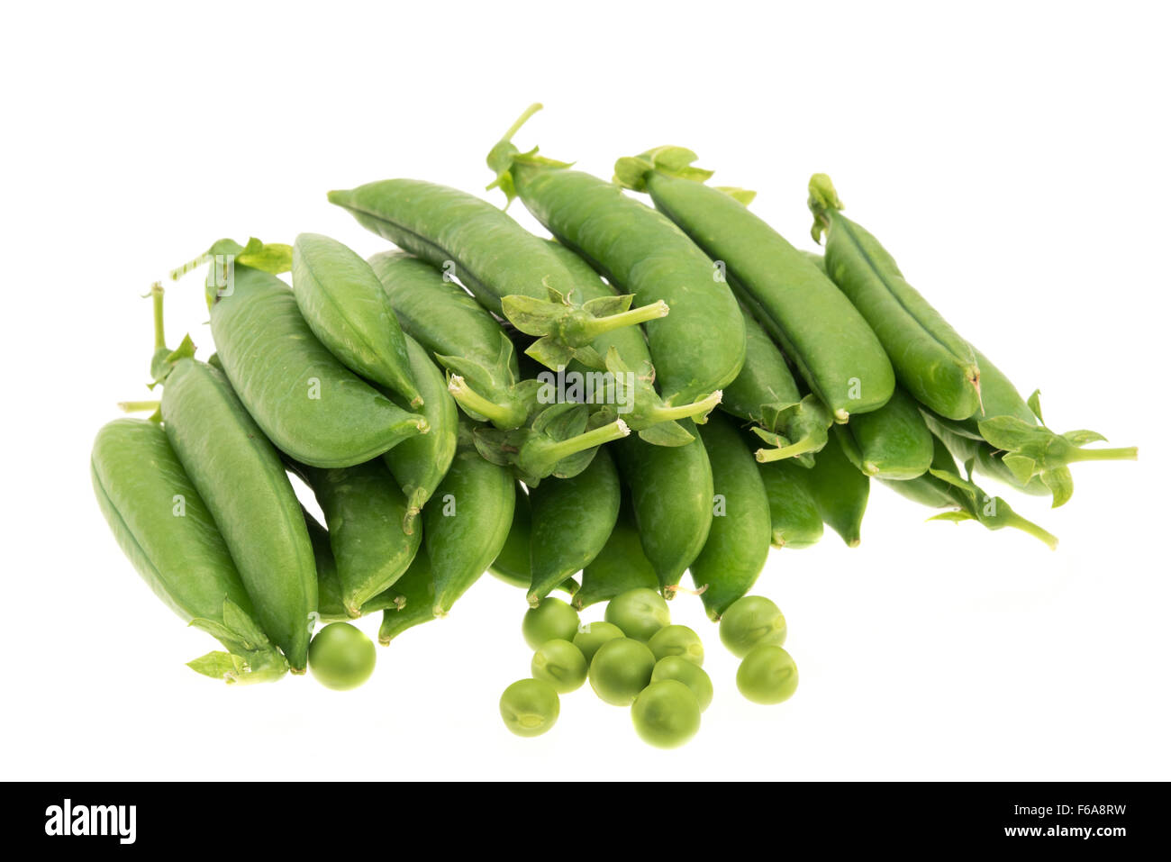 Sugar snap pea pod e piselli - studio shot con uno sfondo bianco Foto Stock