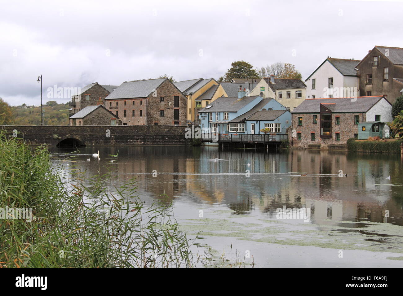 Ponte del mulino e Cornstore, Pembroke, Pembrokeshire, Dyfed Galles, Gran Bretagna, Regno Unito Regno Unito, Europa Foto Stock