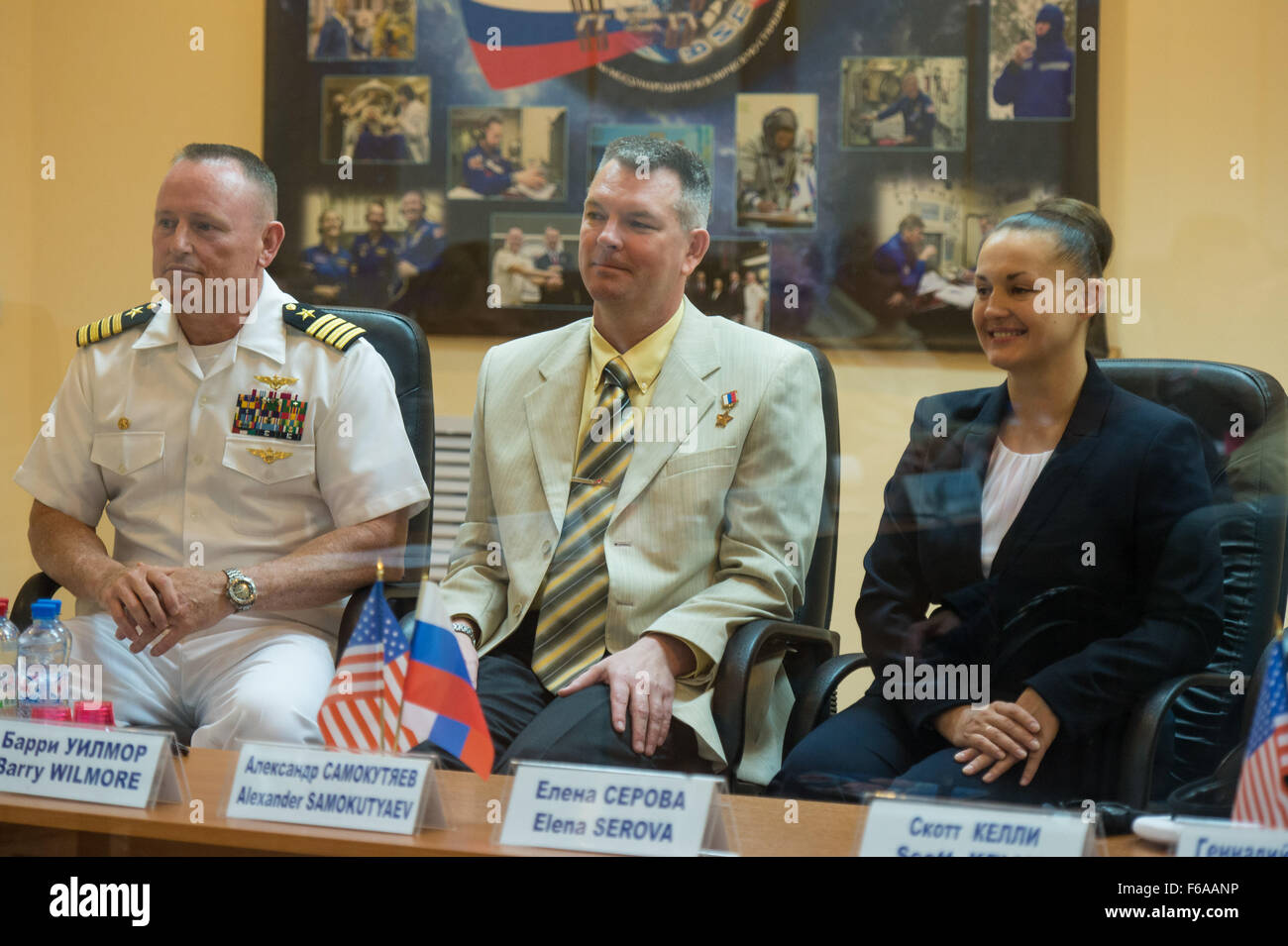 I membri dell'equipaggio della spedizione 41, tra cui l'astronauta della NASA Barry Wilmore e i cosmonauti Alexander Samokutyaev e Elena Serova, si preparano al lancio a bordo della navicella Sojuz dal cosmodromo di Baikonur per una missione alla stazione spaziale Internazionale. Foto Stock I membri dell'equipaggio della spedizione 41, tra cui l'astronauta della NASA Barry Wilmore e i cosmonauti Alexander Samokutyaev e Elena Serova, si preparano al lancio a bordo della navicella Sojuz dal cosmodromo di Baikonur per una missione alla stazione spaziale Internazionale. Foto Stock