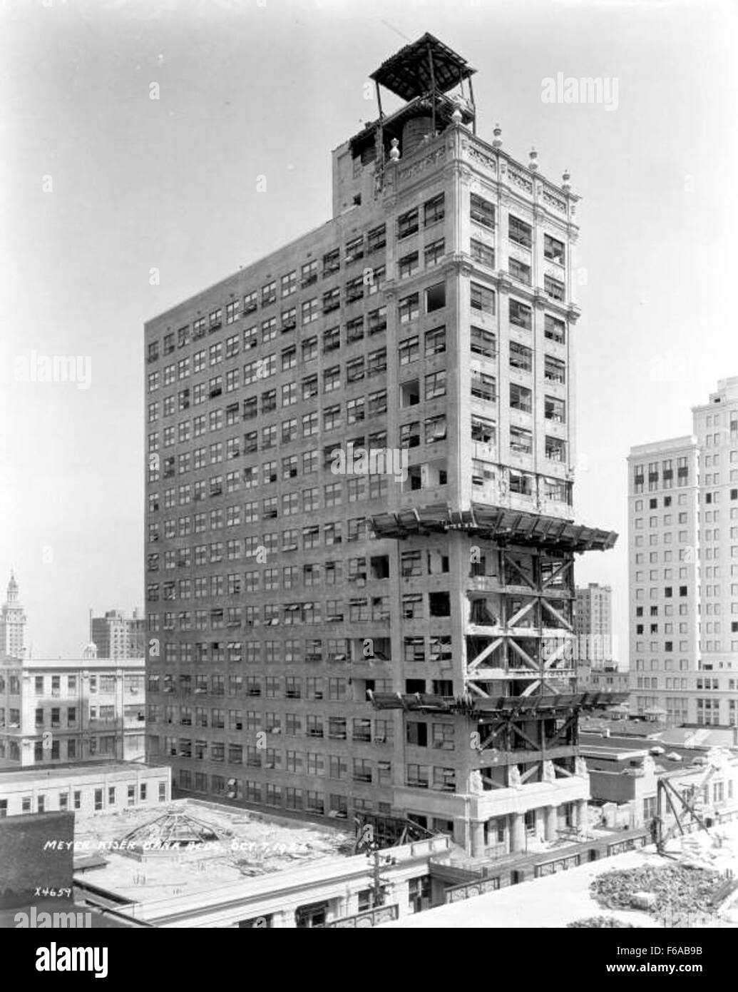 RC1865 è un numero di riferimento, probabilmente correlato a un articolo o documento specifico in una raccolta. Questo numero potrebbe corrispondere a una varietà di oggetti storici, archivistici o da collezione. Foto Stock