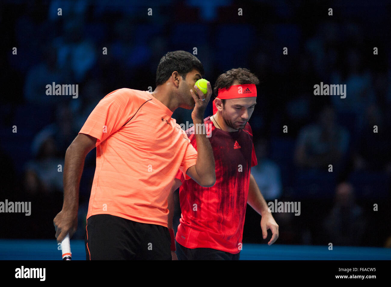 O2 Arena, Londra, Regno Unito. Xv Nov, 2015. Barclays ATP World Tour Finals. Bob BRYAN (USA) e Mike Bryan (USA) vs Rohan Bopanna (IND) e Florin Mergea (Rou.). Credito: sportsimages/Alamy Live News Foto Stock