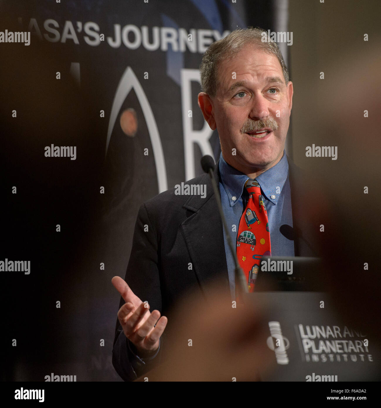 L'amministratore associato della NASA John Grunsfeld ha parlato al First Landing Site/Exploration zone Workshop presso il Lunar and Planetary Institute di Houston, Texas, discutendo delle potenziali posizioni di Marte per la ricerca e le missioni umane. Foto Stock