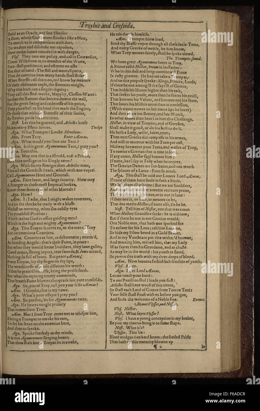 Questa pagina del primo libro di Shakespeare "Troilus and Cressida" esplora le complessità dell'amore e della guerra, ambientate durante la guerra di Troia, e il tragico rapporto tra i due personaggi del titolo. Foto Stock