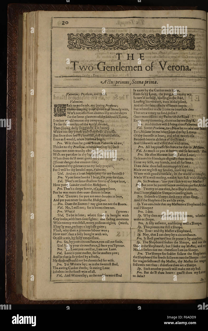 Pagina 1 dal primo foglio di "i due signori di Verona", un'importante prima edizione delle commedie di Shakespeare, che presenta una delle commedie classiche del drammaturgo. Foto Stock