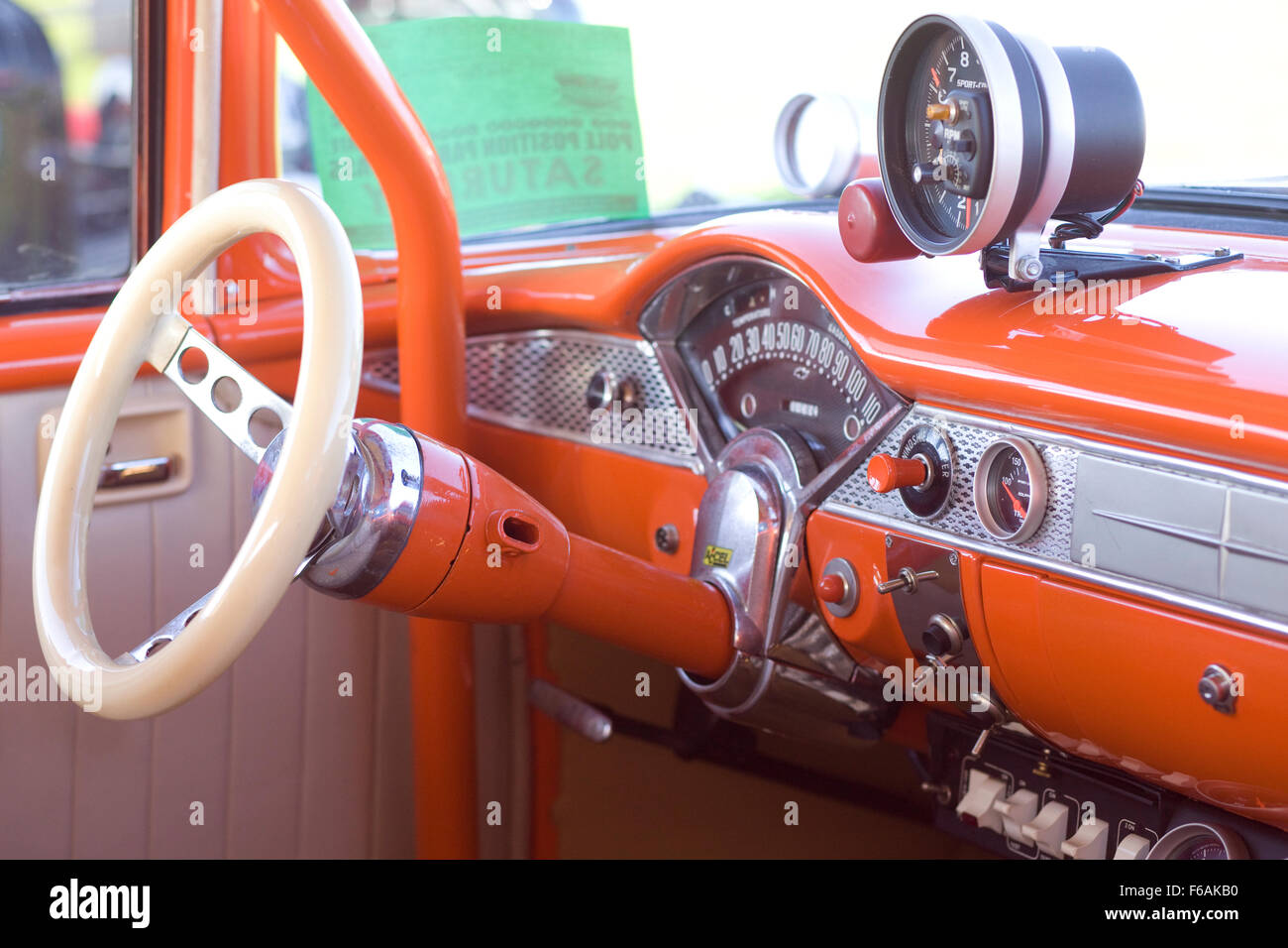 Cruscotto interno di un 1956 Chevrolet. Chevy. Classic American car Foto Stock