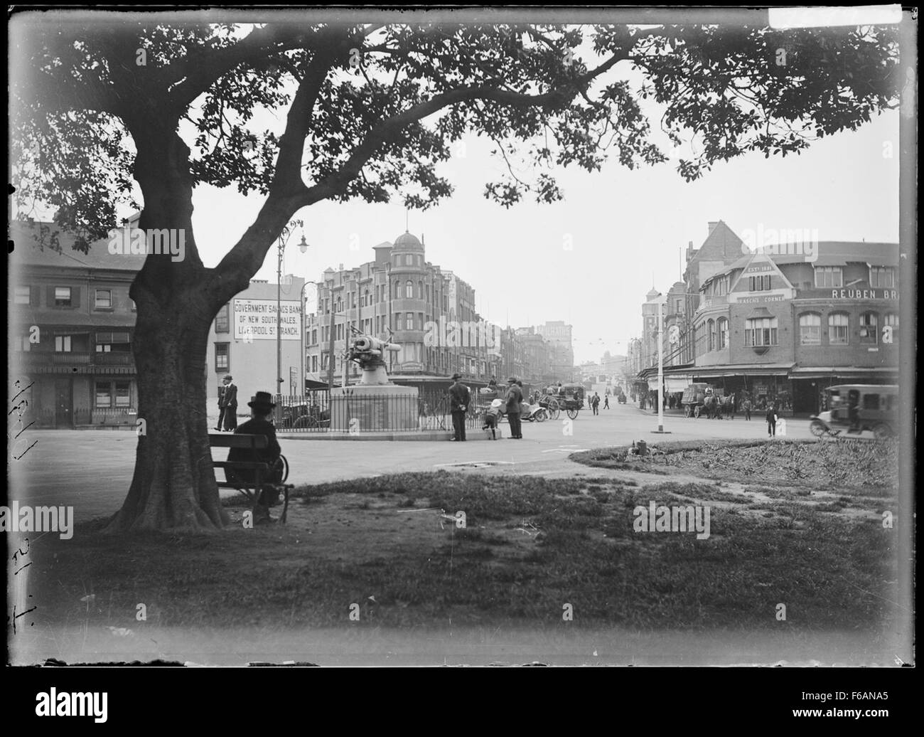 Pistola di Emden - 3/4 vista guardando fino a Oxford Street Foto Stock