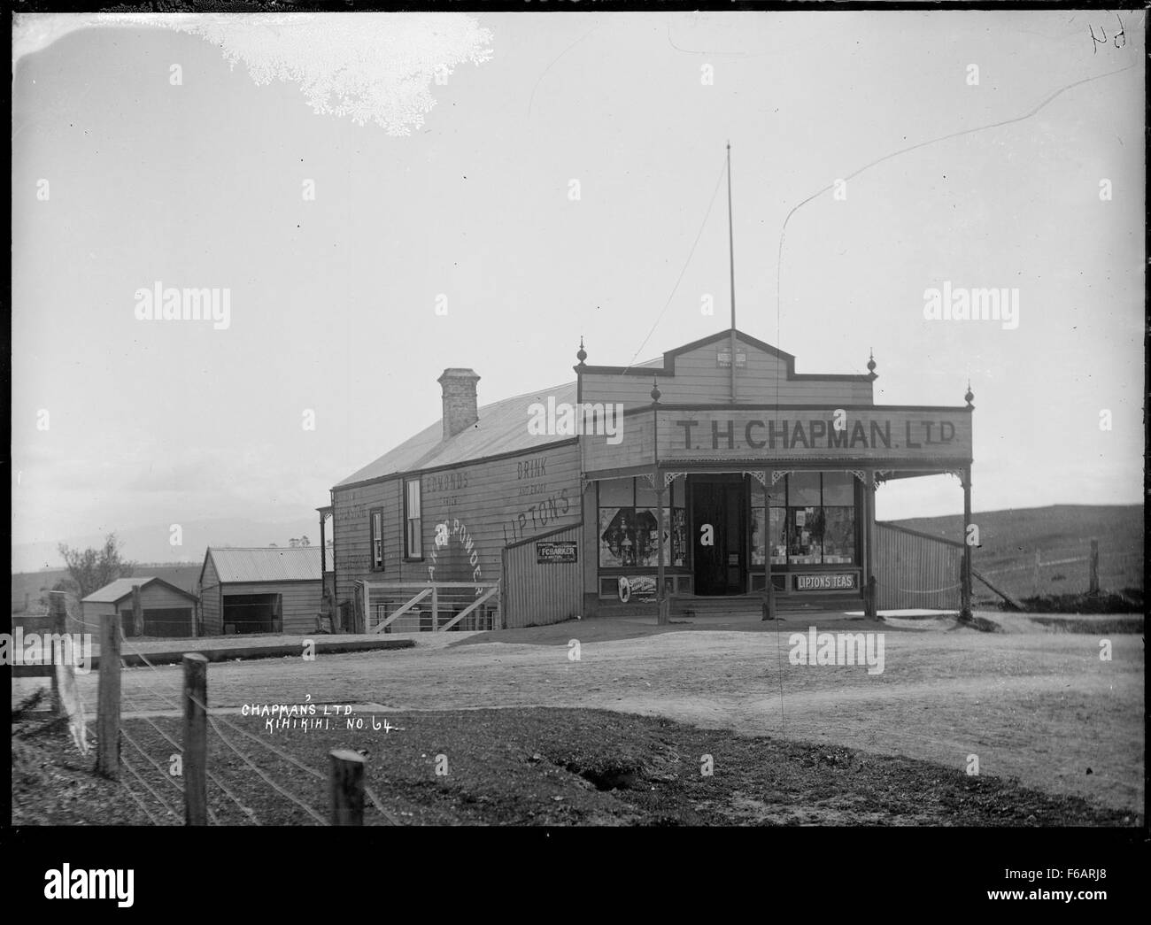 Una fotografia storica del negozio di T.H. Chapman a Kihikihi risalente al 1912 circa, che offre uno scorcio sul paesaggio del commercio al dettaglio dei primi anni del XX secolo in nuova Zelanda. Foto Stock
