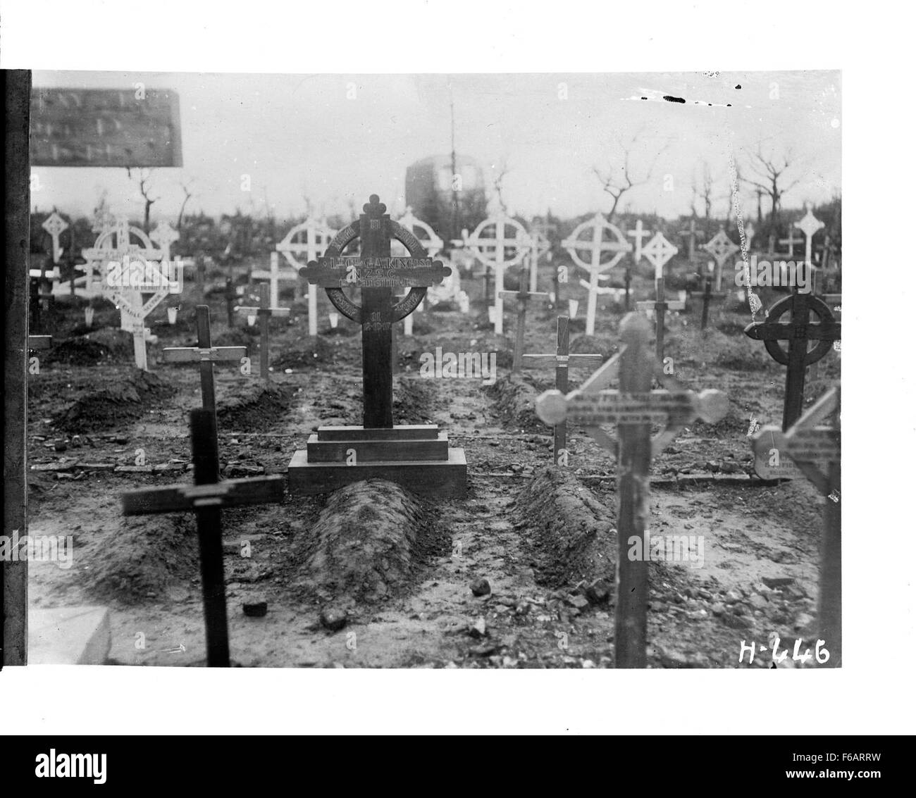 La tomba del tenente colonnello King, ucciso in azione durante la prima guerra mondiale nel 1917, è un solenne memoriale del suo sacrificio. Questo sito onora il suo servizio e i più ampi sacrifici fatti durante la guerra. Foto Stock