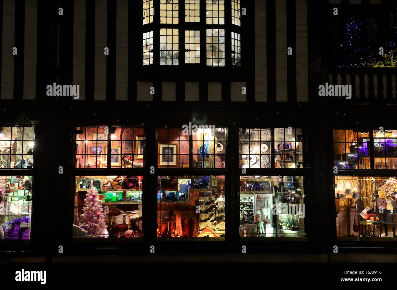 2015 finestra di Natale a Liberty of London, Great Marlborough Street, England, Regno Unito Foto Stock