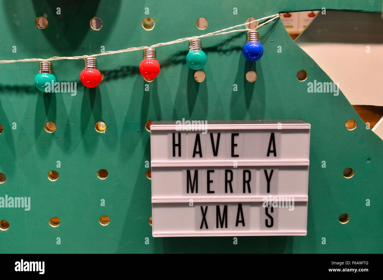 Hanno un Merry Xmas, decorazioni in un negozio di Oxford Street, London, England, Regno Unito Foto Stock