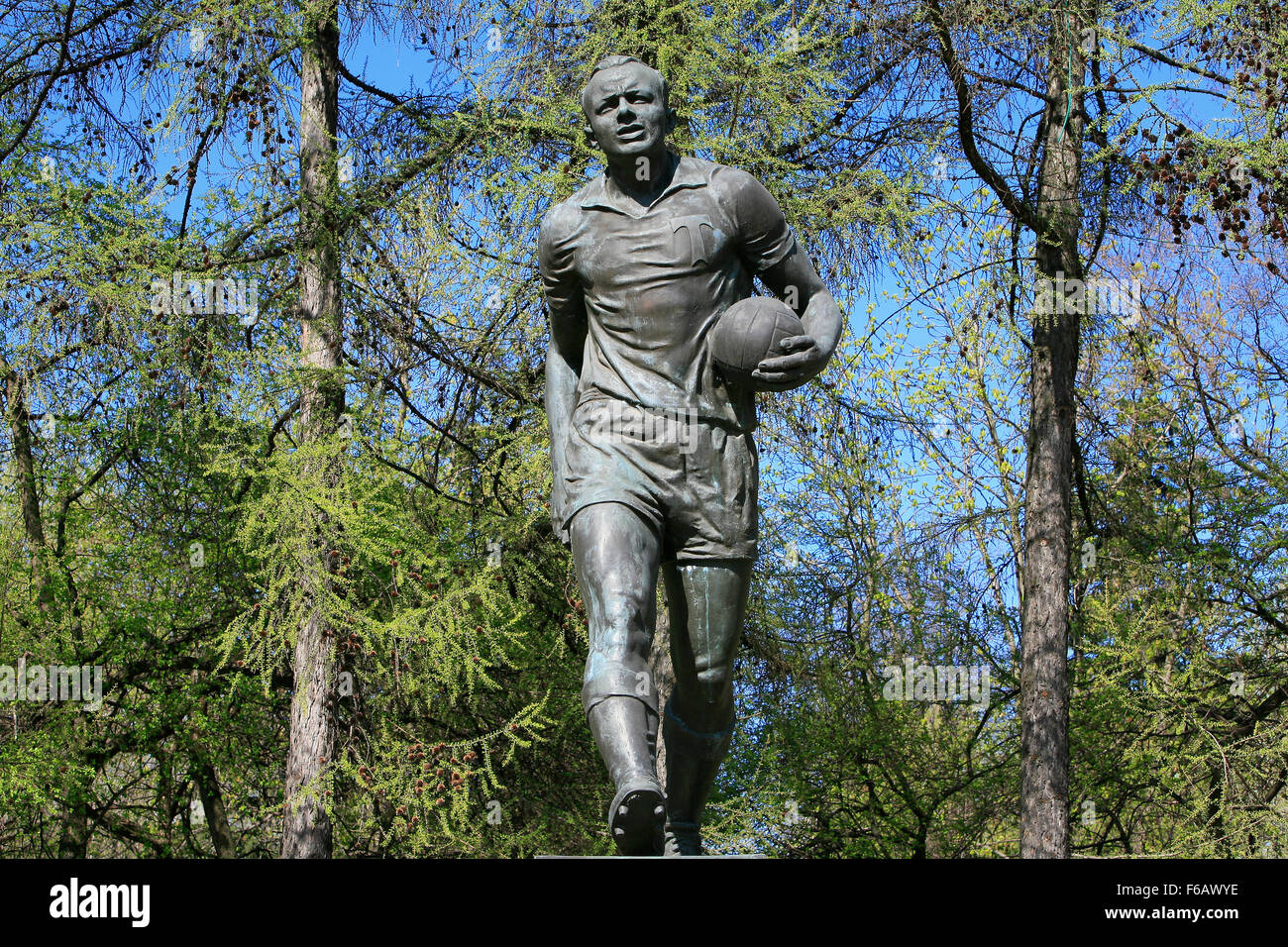 Monumento al calciatore sovietico Eduard Streltsov (1937-1990) di FC Torpedo Mosca a Mosca, Russia Foto Stock