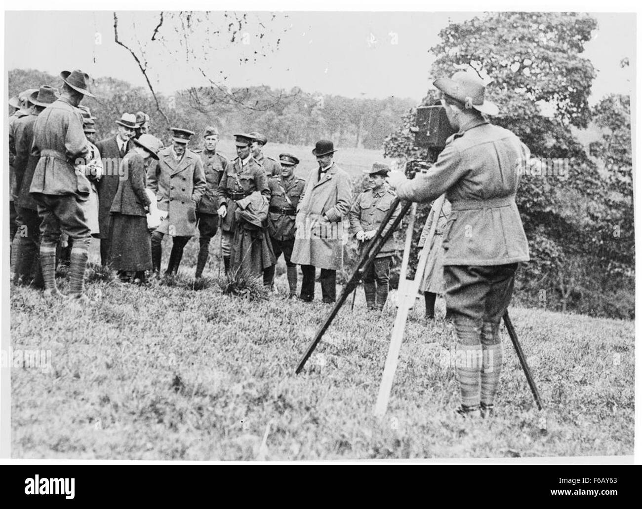 La "smobilitazione della forza imperiale australiana (AIF)" segna il ritorno dei soldati australiani dopo la prima guerra mondiale. Questo momento storico nella storia militare simboleggia la fine del loro servizio e l'inizio della vita post-bellica. Foto Stock
