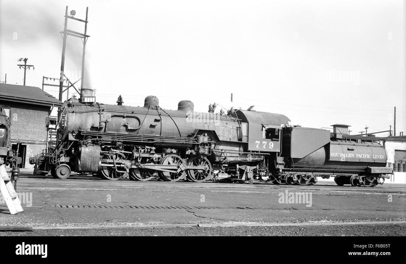 L'immagine raffigura la Southern Pacific Locomotive No. 779 con la sua tenera, un pezzo significativo di storia ferroviaria. Questa locomotiva, operante sulla Texas e New Orleans line, rappresenta la ferrovia americana dei primi anni del XX secolo. Foto Stock