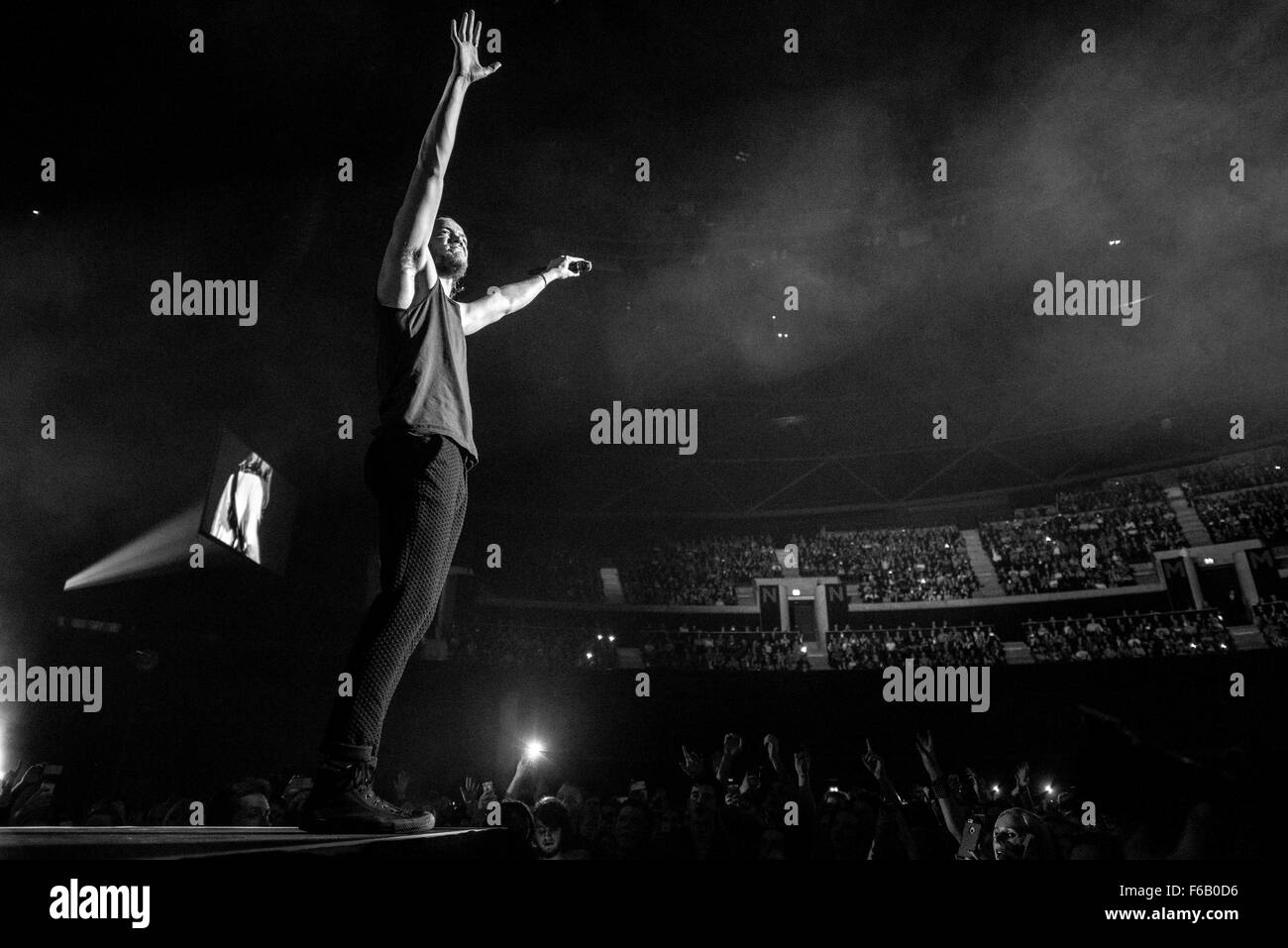 Glasgow, Scotland, Regno Unito. 15 Novembre, 2015. Immaginate di draghi mettono il loro Fumo & Specchi tour a Glasgow SSE Idro il 15 novembre 2015 Credit: John Graham / Basslines Immagini/Alamy Live News Foto Stock
