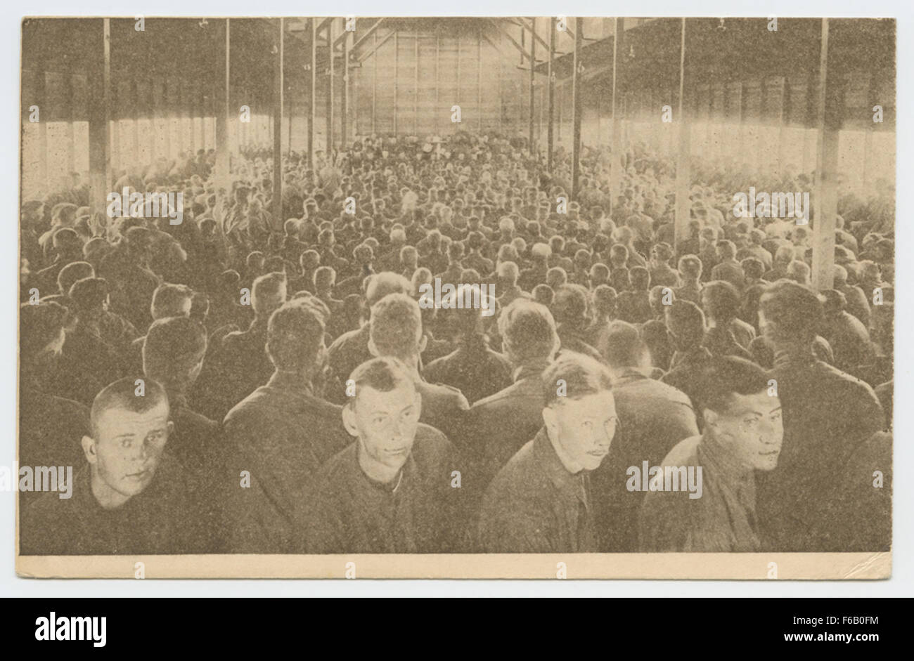 Questa fotografia dell'inizio del XX secolo raffigura i soldati americani all'interno di un Y.M.C.A. dell'Esercito al confine tra Stati Uniti e Messico, evidenziando la presenza militare durante questo periodo di sicurezza delle frontiere e benessere delle truppe. Foto Stock