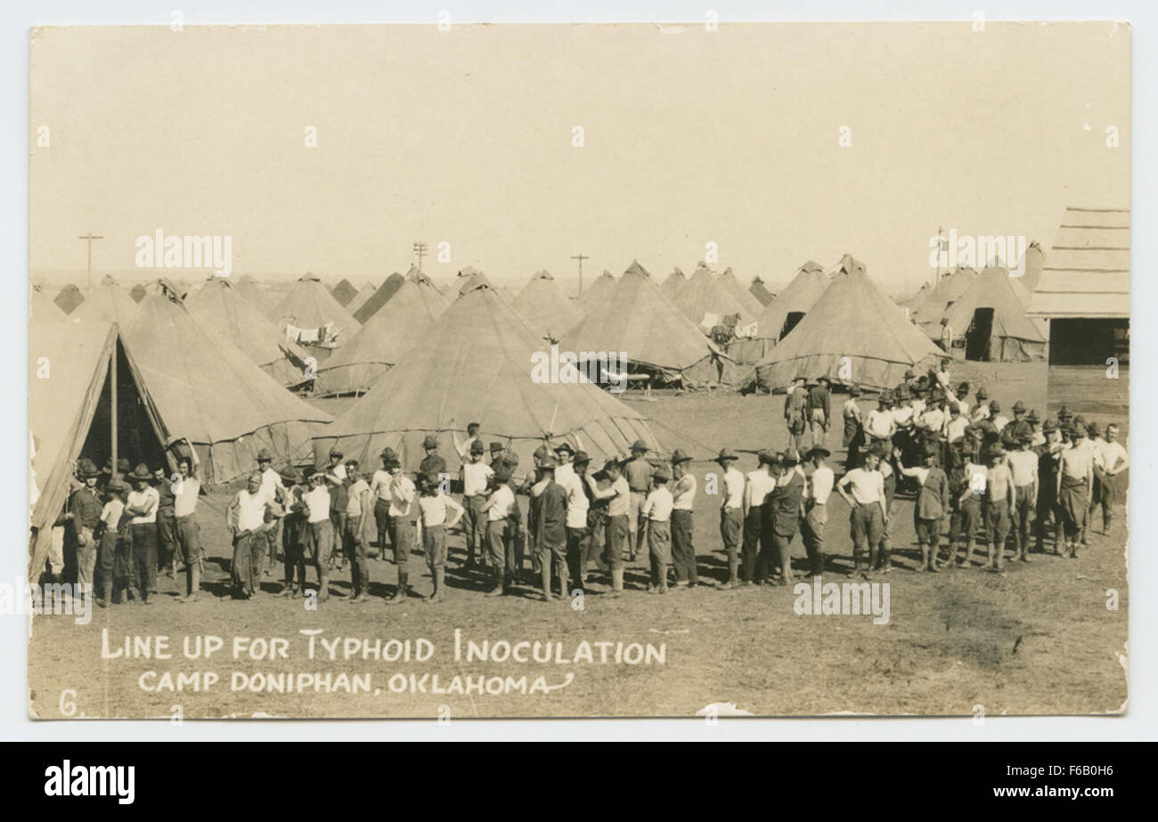 Line up per inoculazione di tifo, Camp Doniphan, Oklahoma Foto Stock