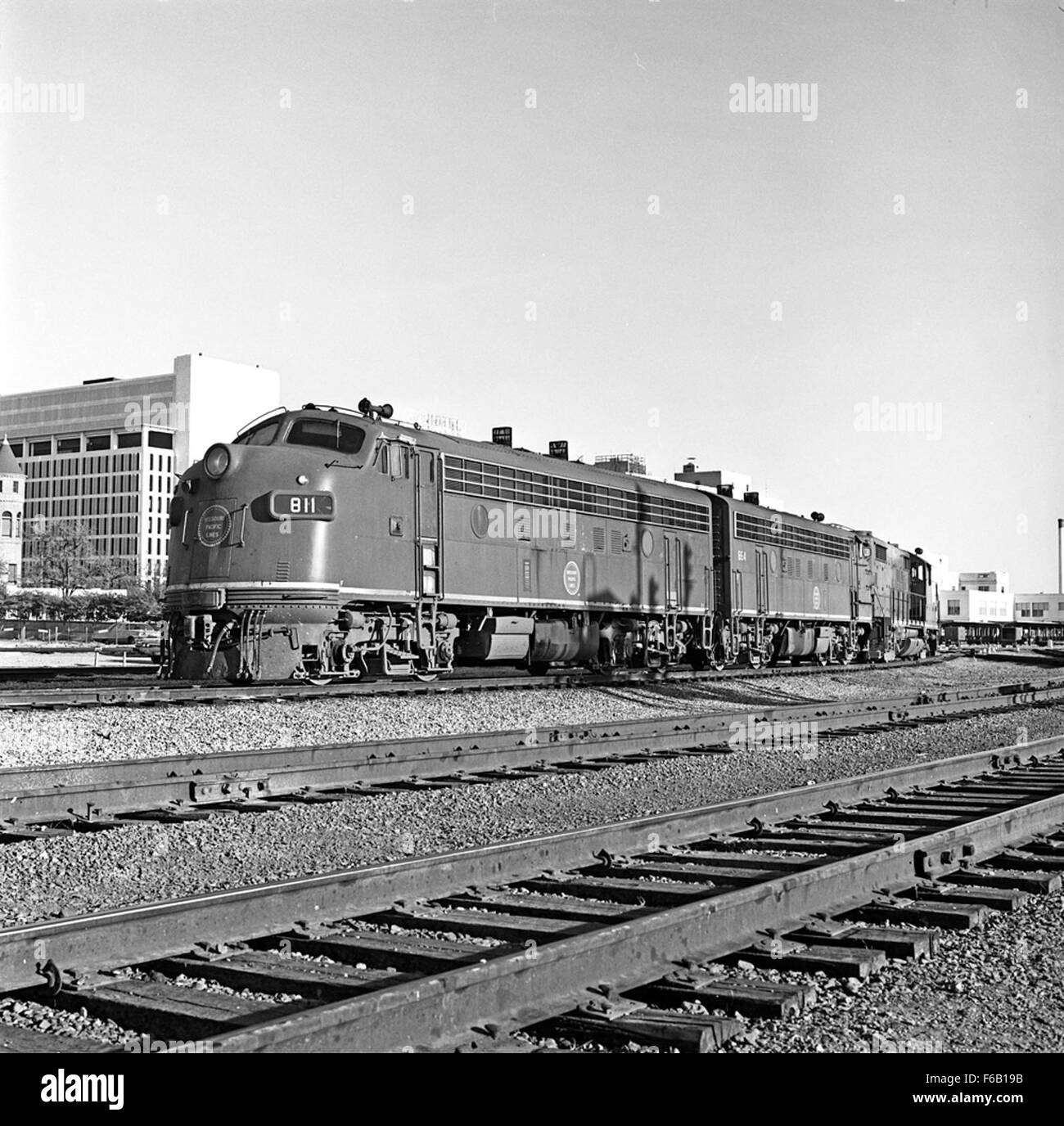 [Missouri Pacific, elettrica Diesel locomotive merci n. 811 e 864] Foto Stock