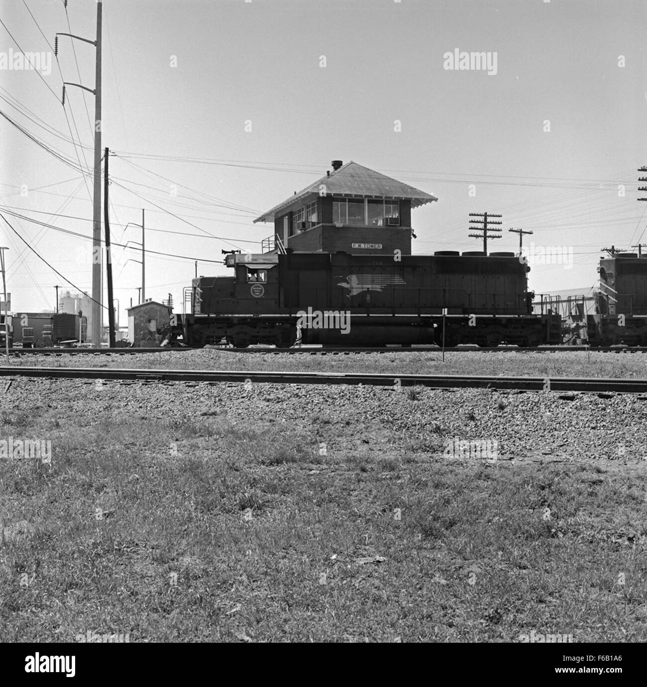 La Diesel Electric Road Switcher No. 728 della Missouri Pacific è una locomotiva classica presente nella storia della ferrovia. Noto per la sua efficienza e affidabilità, questo switcher era una parte fondamentale delle operazioni nei cantieri della Missouri Pacific Railroad. Foto Stock