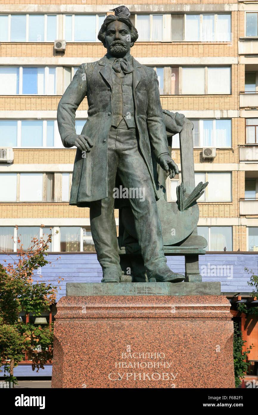 Statua del pittore russo Vasily Ivanovich Surikov (1848-1916) a Mosca, Russia Foto Stock