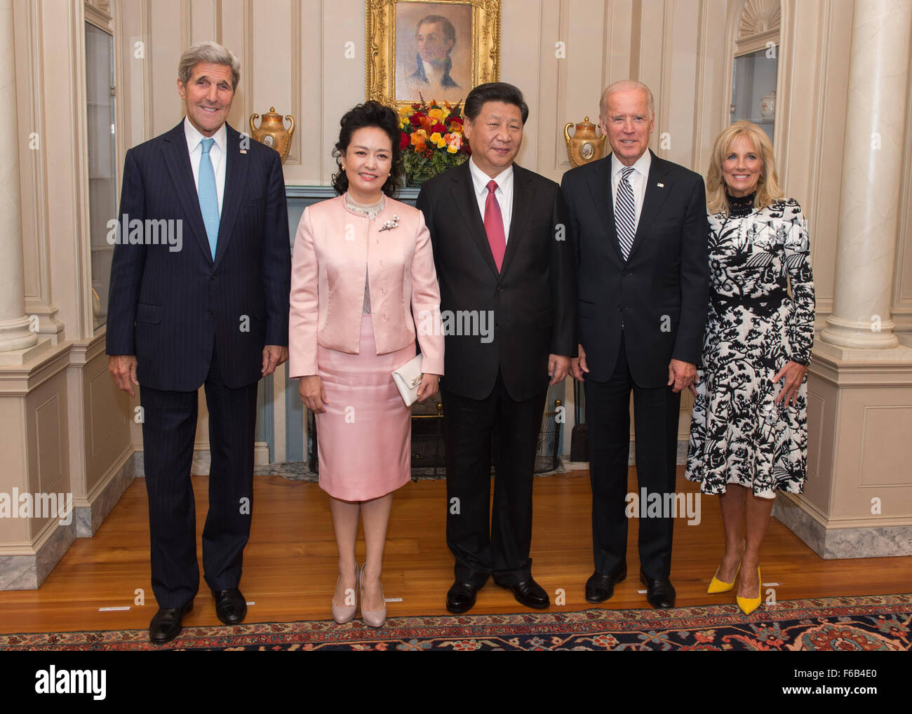 Segretario Kerry in posa per una foto con il Dottor Biden, Vicepresidente Biden, Presidente cinese Xi, e sua moglie Peng Liyuan Foto Stock