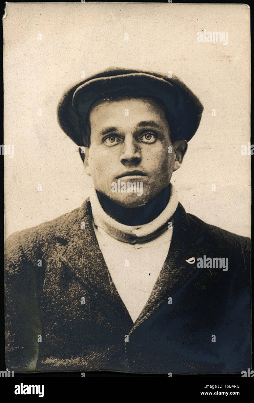 Jesse Rudd è stato arrestato per furto di denaro da un contatore di gas, un evento che evidenzia un caso criminale del periodo. Il crimine illustra le sfide legate alla gestione delle risorse e ai furti negli ambienti domestici durante il tempo. Foto Stock