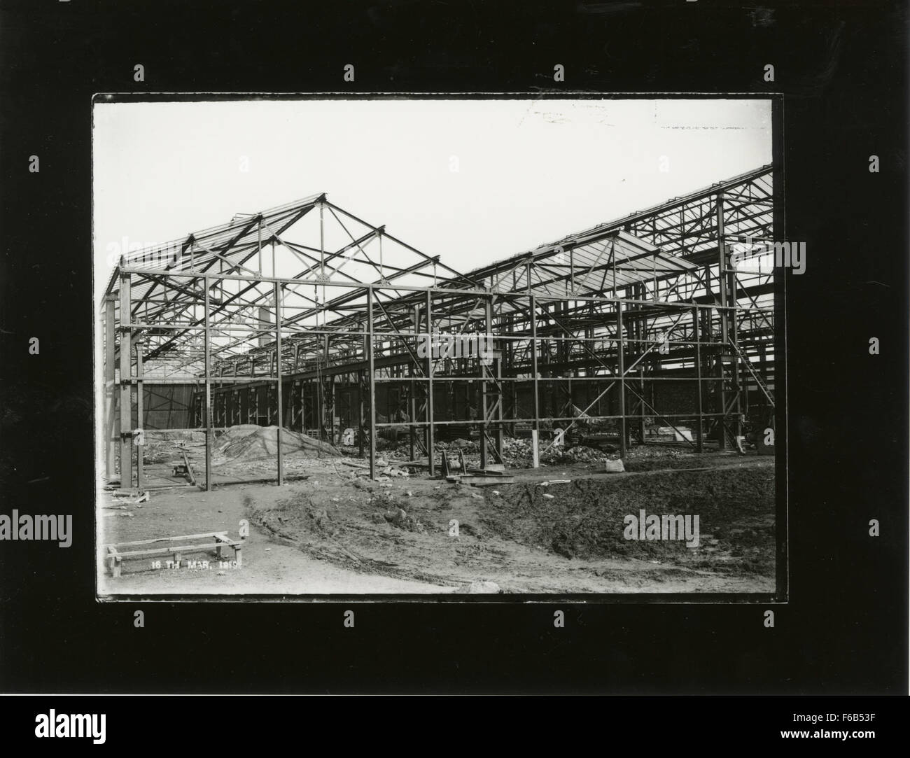 Questa immagine del 16 marzo 1919 mostra la costruzione dei lavori Reyrolle a Hebburn, Tyne & Wear. Reyrolle era un importante sito industriale nel dopoguerra, in Inghilterra, concentrandosi sullo sviluppo dell'ingegneria elettrica e della produzione. Foto Stock