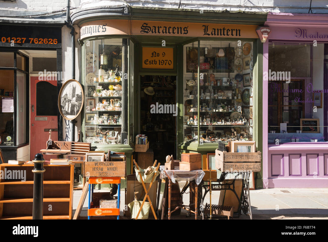 Saracen il negozio di antiquariato, del re di miglio, il Borough, Canterbury, nel Kent, England, Regno Unito Foto Stock