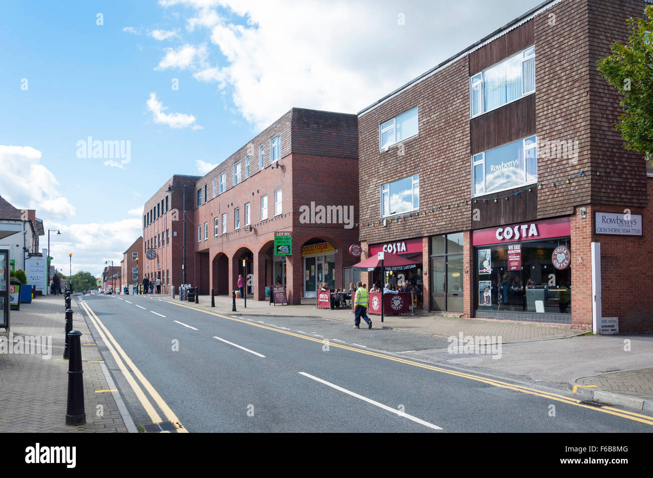 High Street, Crowthorne, Berkshire, Inghilterra, Regno Unito Foto Stock