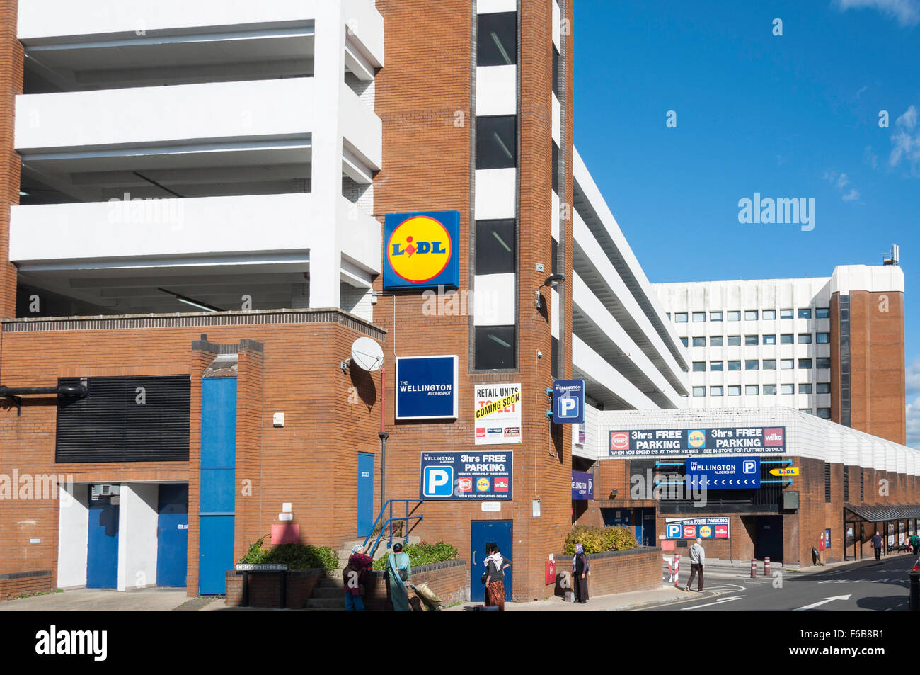 Il Wellington Shopping Center car park, Victoria Road, Aldershot, Hampshire, Inghilterra, Regno Unito Foto Stock