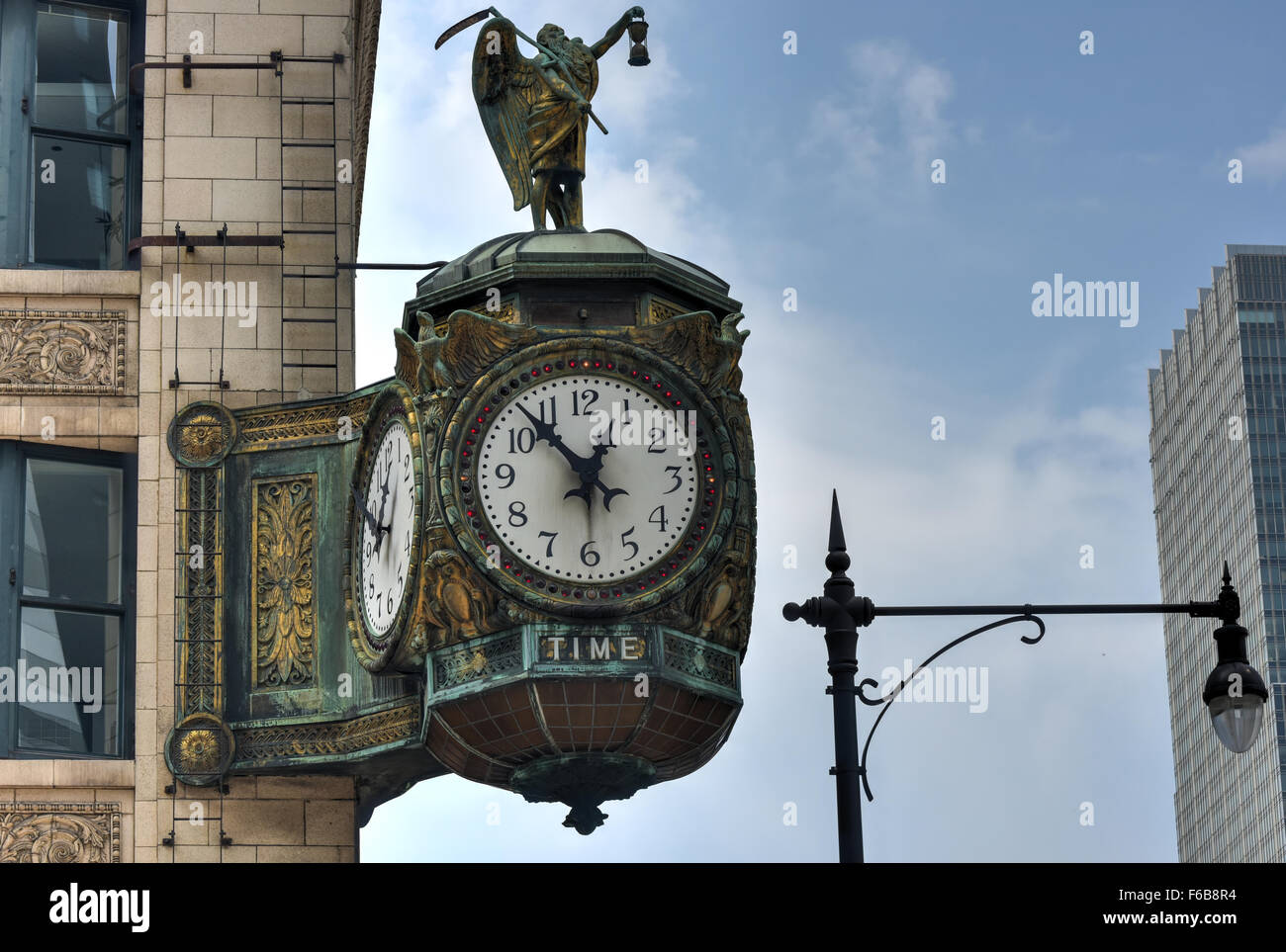 Padre tempo orologio, 1926 Gioiellerie decorativo' orologio da edificio a Chicago è blasonate con il tempo di parola e decorate con un Foto Stock