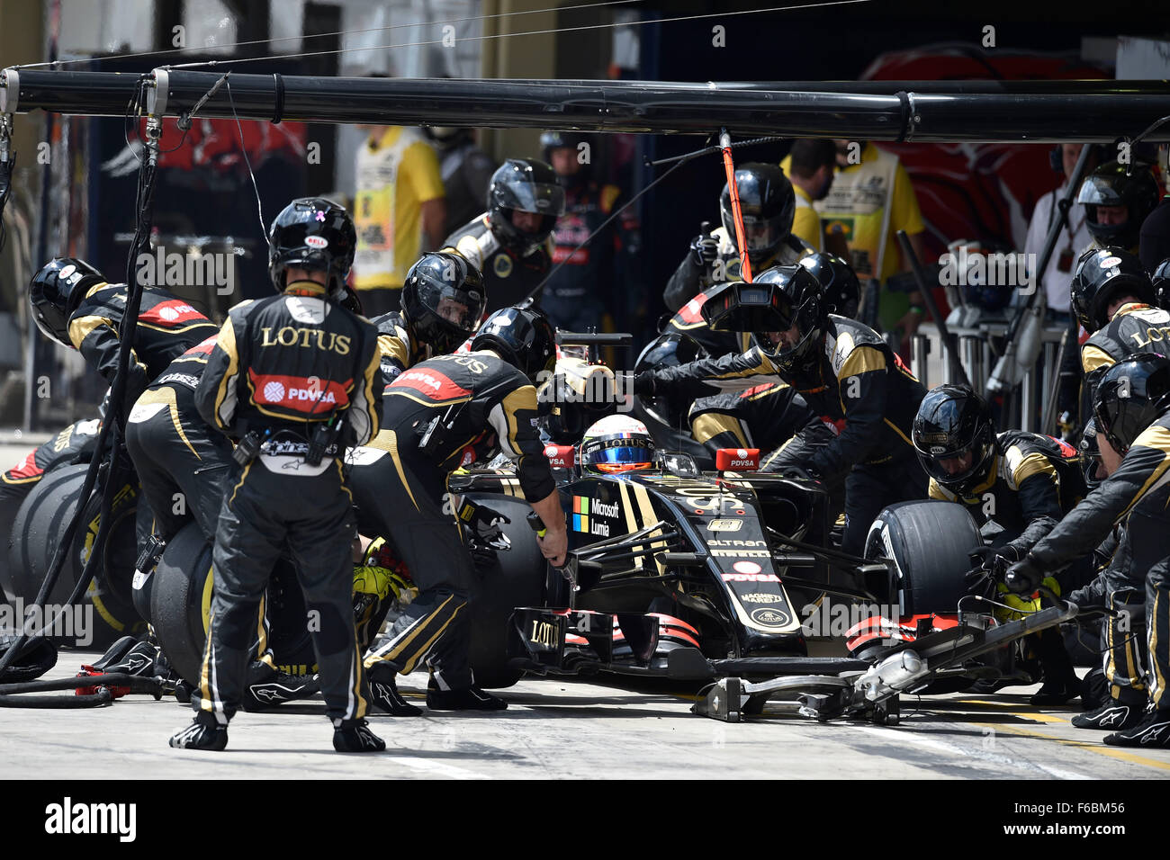 Il Brasile. 15 Novembre, 2015. Motorsports: FIA Formula One World Championship 2015, il Gran Premio del Brasile, #8 Romain Grosjean (FRA, Team Lotus F1), il credito: dpa picture alliance/Alamy Live News Foto Stock