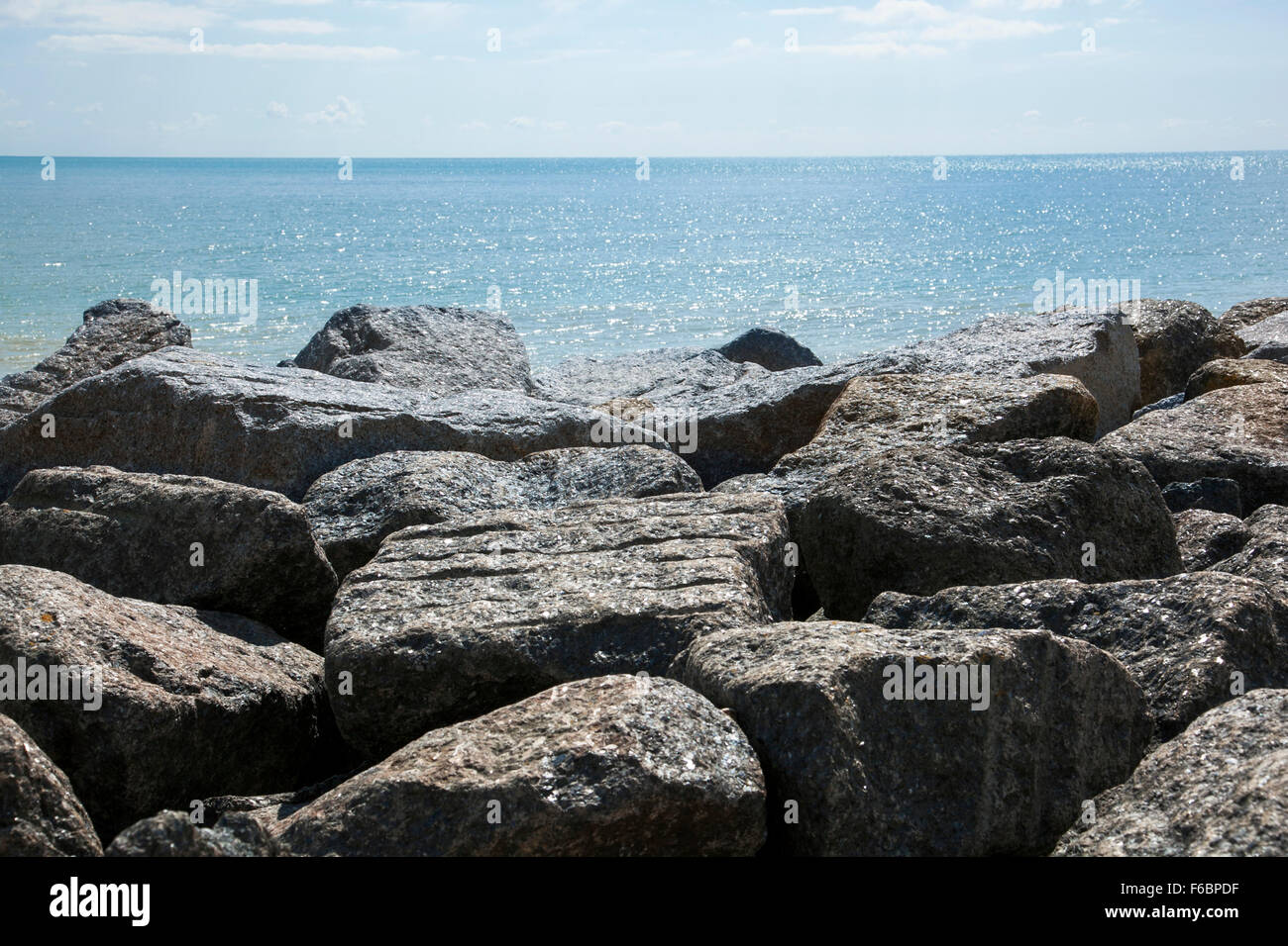 Le grandi rocce sul litorale da Eastbourne, Inghilterra Foto Stock